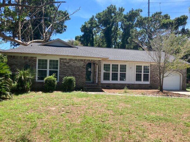 Building Photo - 1133 Island View Dr