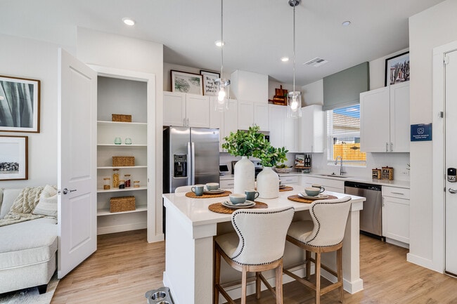Yardly Elevon apartments — community photo - Yardly Elevon