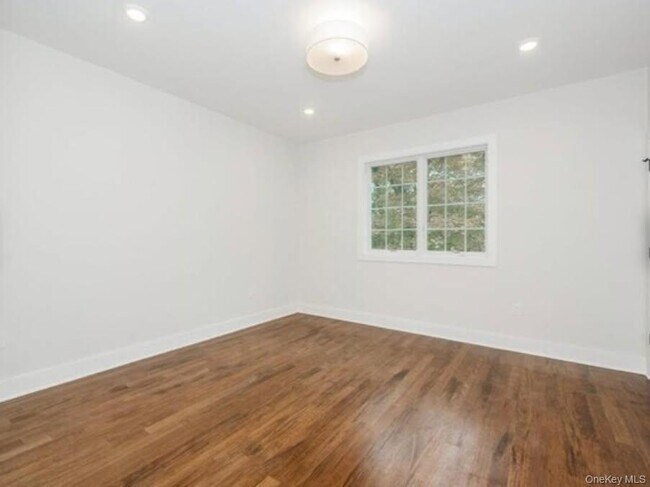 Foto del edificio - 142 Maple Ave