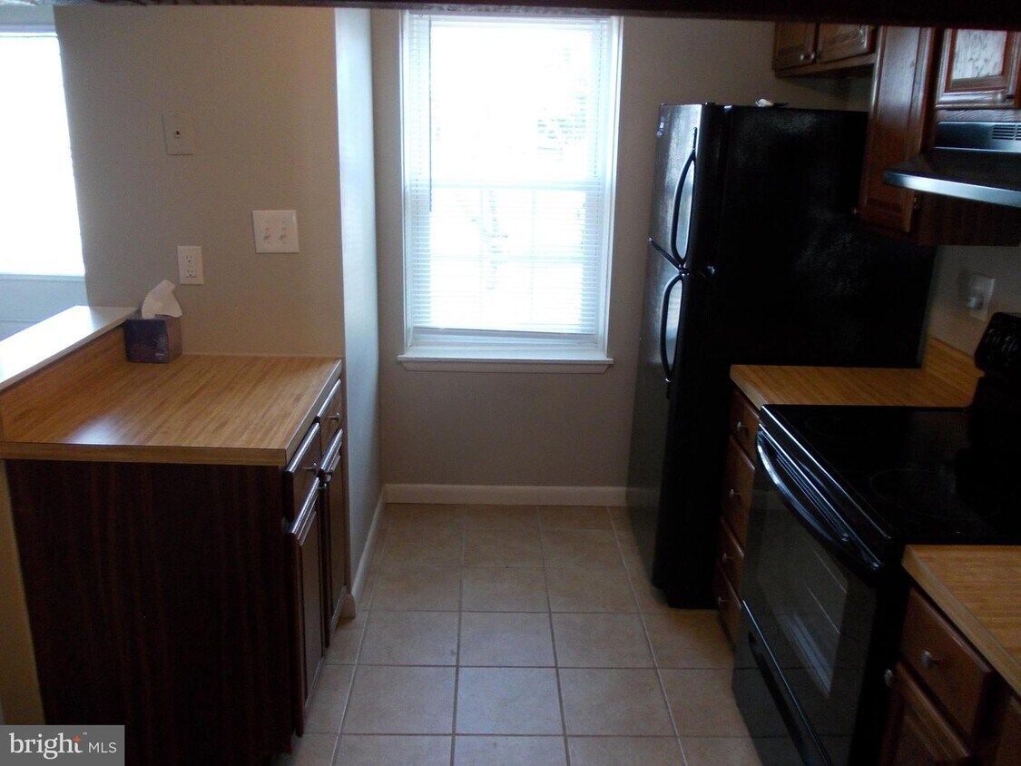 Primary Photo - 28 Stillwood Cir