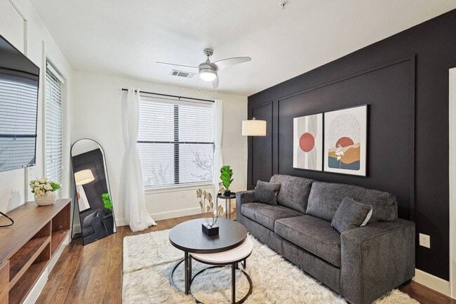 Building Photo - 5752 Town and Country Blvd