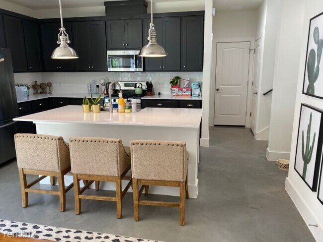 Foto del edificio - 3 br, 2.5 bath House - 3014 E 14 1/2 ST
