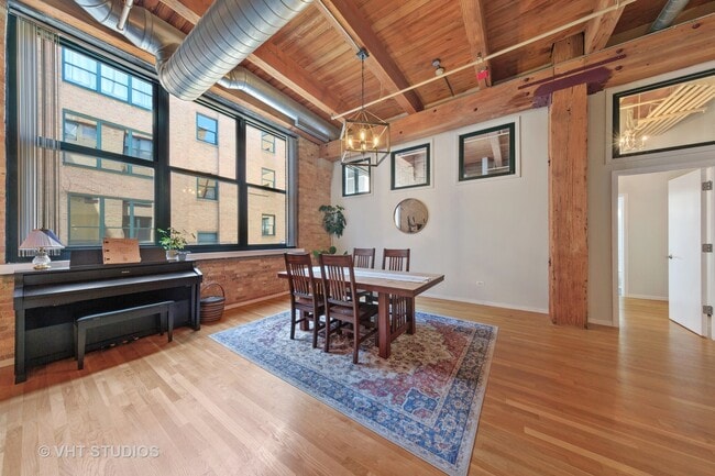 Foto del edificio - 1727 S Indiana Ave