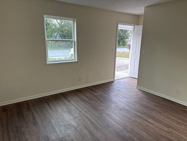 Foto del edificio - 3873 Fairmont Ave