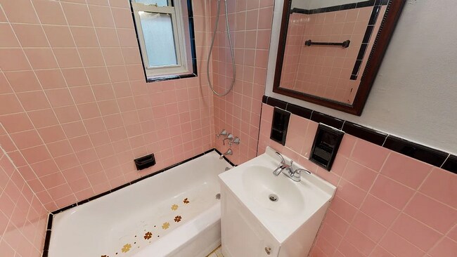 Foto del edificio - 33-24 93rd St