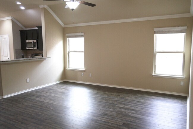 Building Photo - 129 Buckskin Way