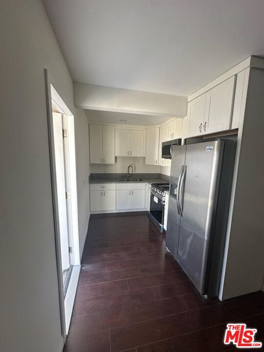 Building Photo - 10961 Roscoe Blvd