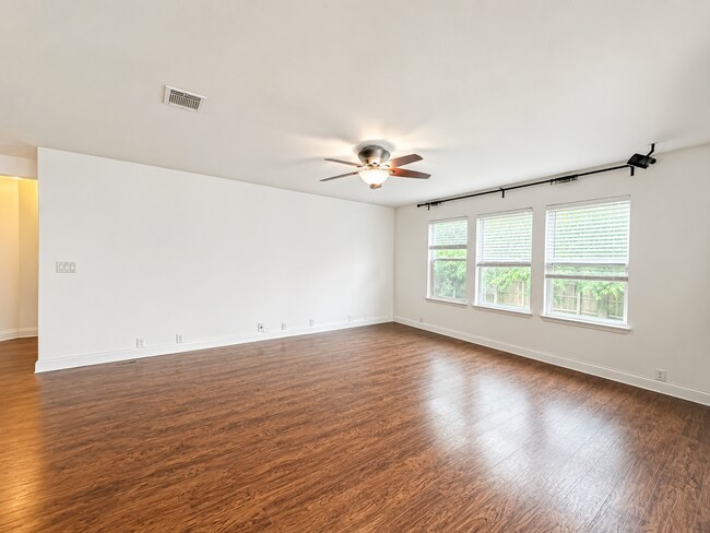 Foto del edificio - AVAILABLE NOW!; APPLY TODAY AT OUR WEBSITE!!