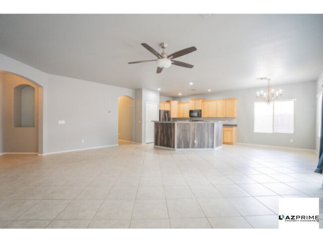 Building Photo - Spacious 4/2 Phoenix House - Modern Comfor...