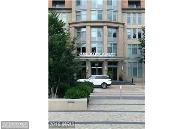 Building Photo - 8220 Crestwood Heights Dr