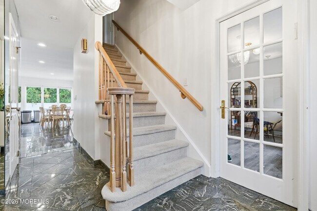 Foto del edificio - 304 Monmouth Rd
