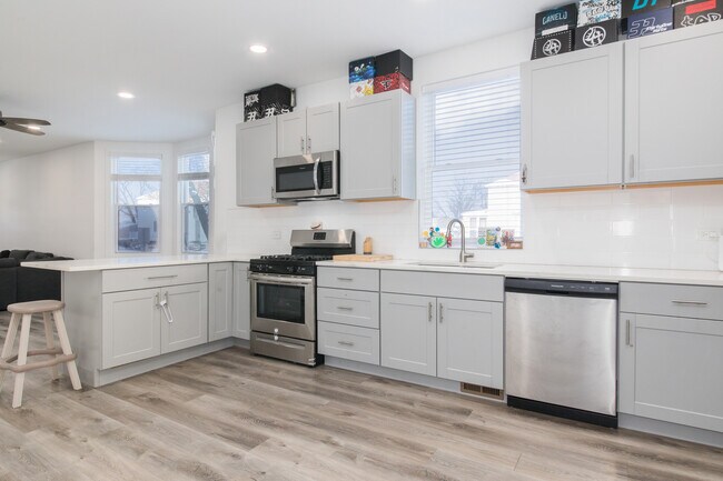 Building Photo - 4055 Prairie Ave