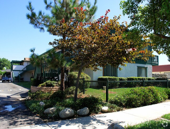 Building Photo - 1404 W Stoneridge Ct