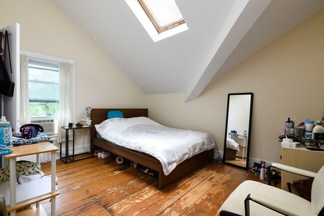 Building Photo - 10 Trowbridge St