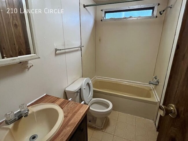 Foto del edificio - 210 Lancer Cir