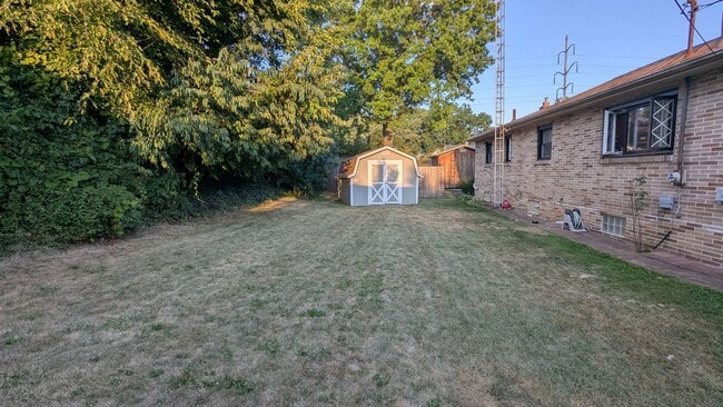 Building Photo - Welcome to this gem located in the heart o...