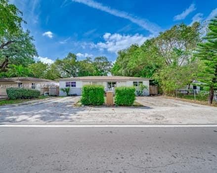 Building Photo - 1350 NE 149th St