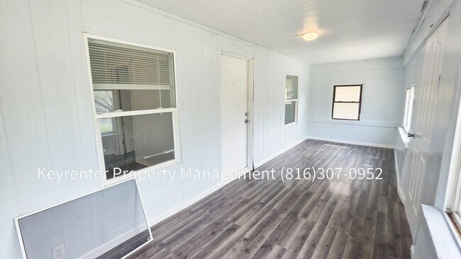 Foto del edificio - 4 Bedroom 1 bath