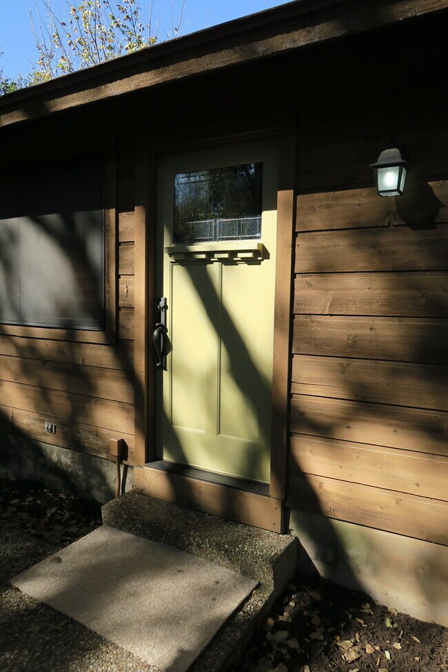 Building Photo - ROUND ROCK SCHOOLS!  EASY ACCESS TO HWY 18...