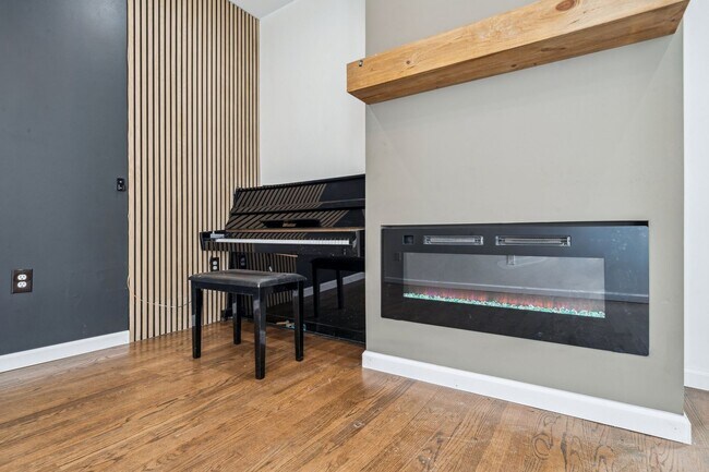 Foto del edificio - Charming & Updated 2-Story Home Minutes fr...