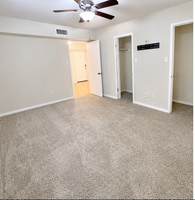 Foto del edificio - 4633 Wild Indigo St