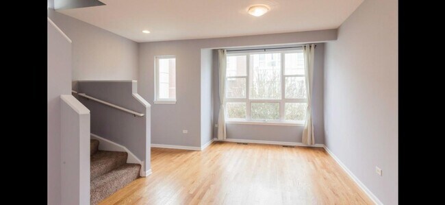 Building Photo - 3224 N Kilbourn Ave