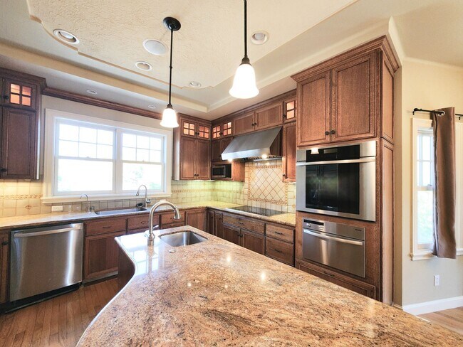 Foto del edificio - Elegant, spacious home in San Mateo
