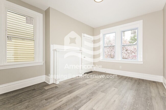 Foto del edificio - 519 McClintock Ave