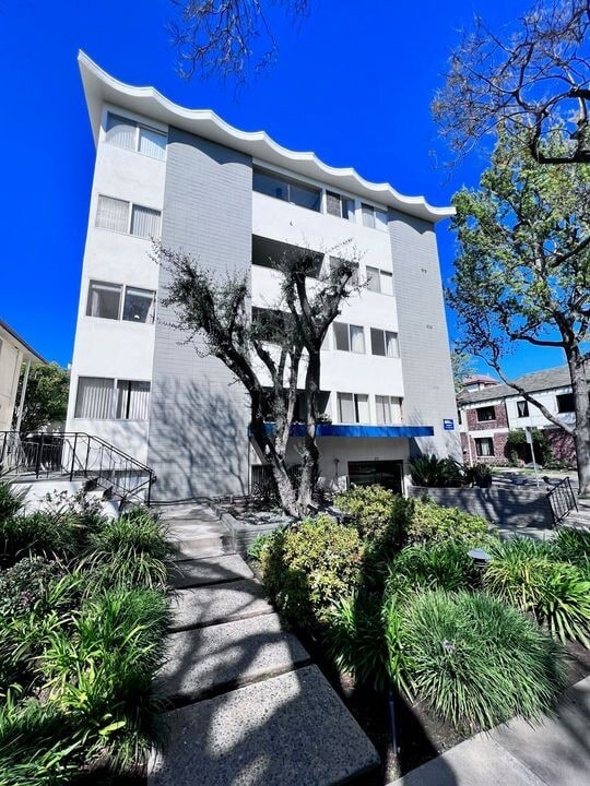 Foto del edificio - 351 N Palm Dr