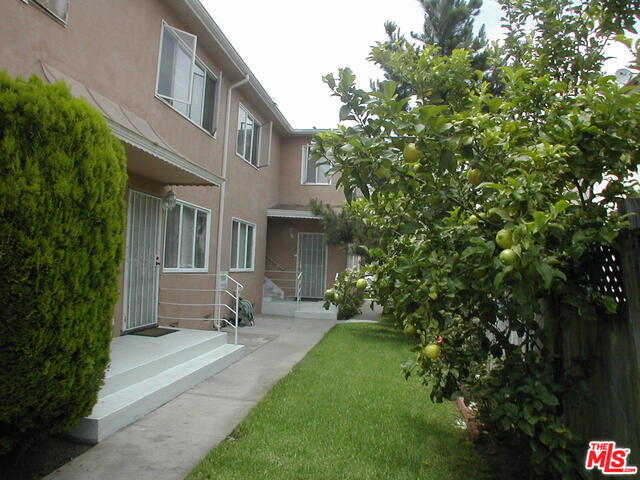 Foto principal - 2221 Ocean Park Blvd
