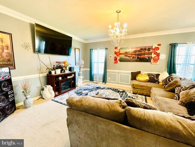 Foto del edificio - 687 Blossom Tree Rd