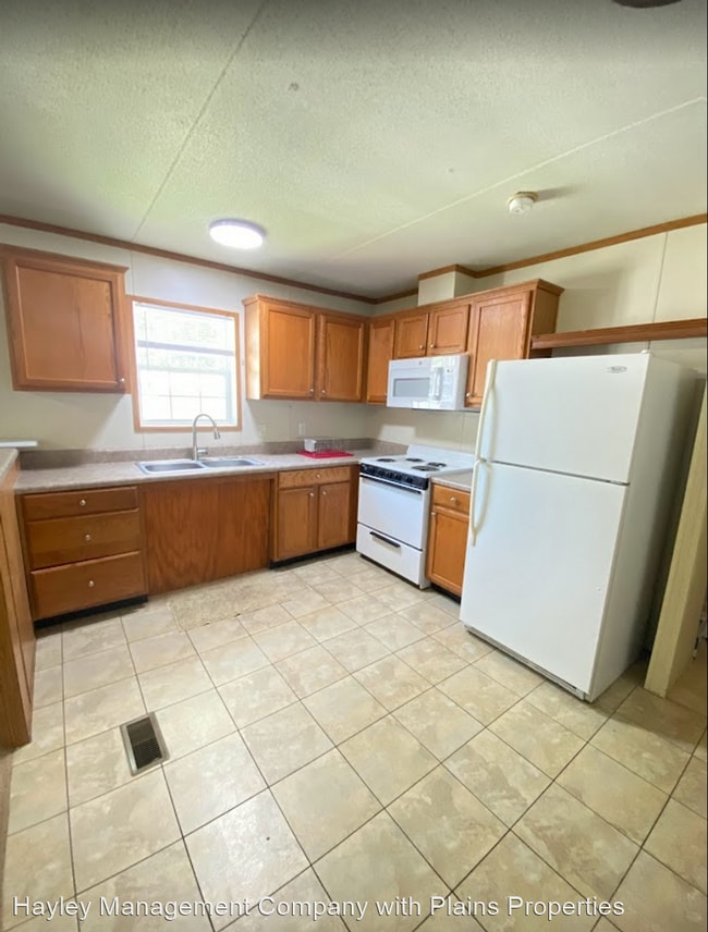 Building Photo - 3 br, 1 bath House - 500 Webster Rd Lot 291