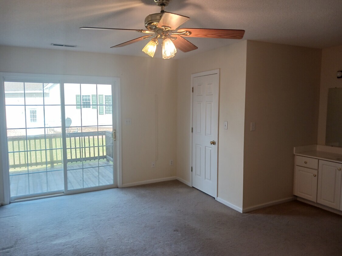 Foto principal - 106 Fort Bragg Dr