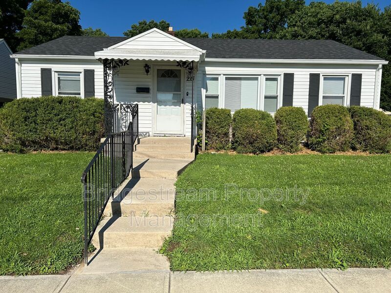 Primary Photo - 215 N Walnut St