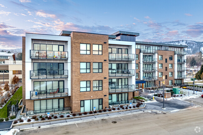 Building Photo - Legacy Square