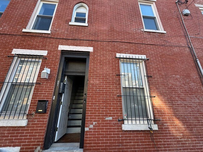 Building Photo - 341 W Girard Ave