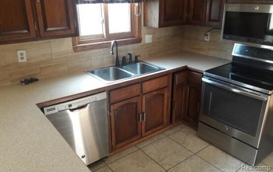 Foto del edificio - 10077 Shadybrook Ln
