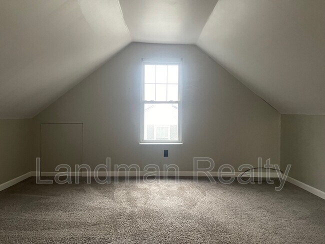 Foto del edificio - 323 Idlewood Rd