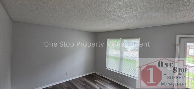 Foto del edificio - Beautiful 3 Bedroom 1 Bathroom in Independence!