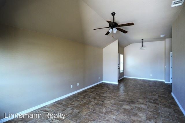 Building Photo - 307 Sladecek Drive