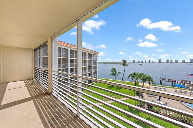 Foto del edificio - 105 Paradise Harbour Blvd