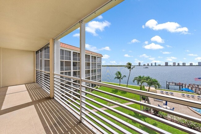 Building Photo - 105 Paradise Harbour Blvd