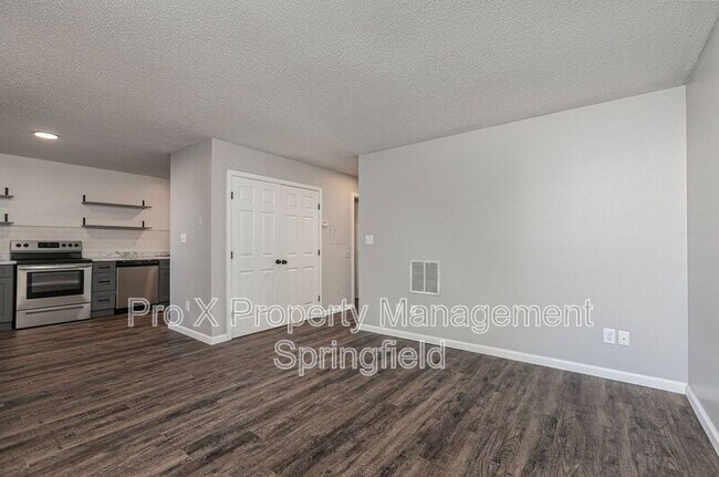 Building Photo - 1147 E Elm St