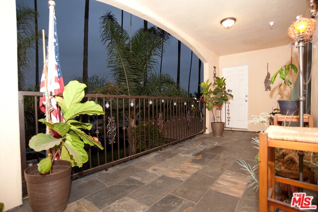 large balcony - 1150 W 55th St