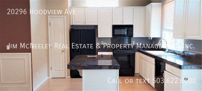 Building Photo - Great 3 bedroom Corner Townhome w/ Walk In...