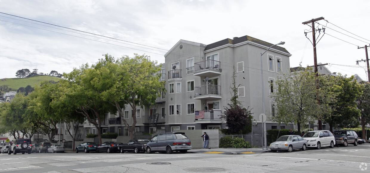 Primary Photo - College Park Apartments