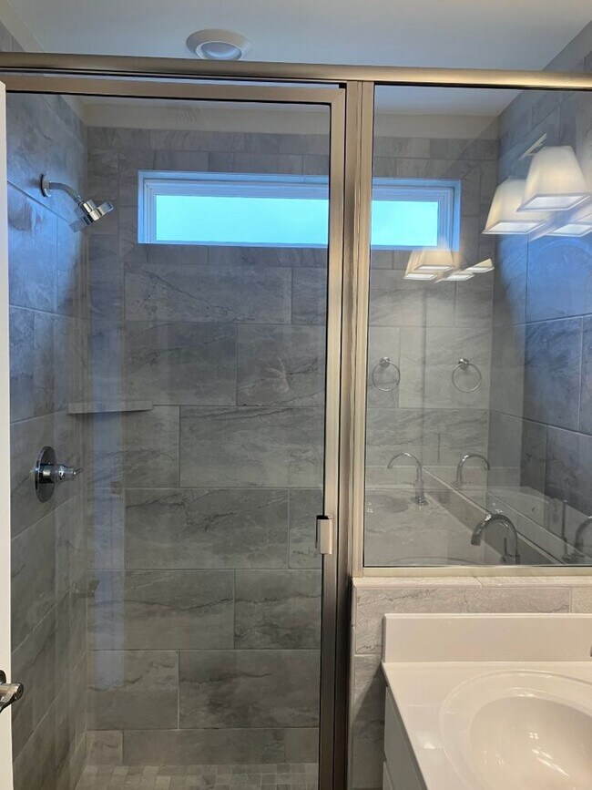 Building Photo - Beautiful Condo in sought after Arden Vill...