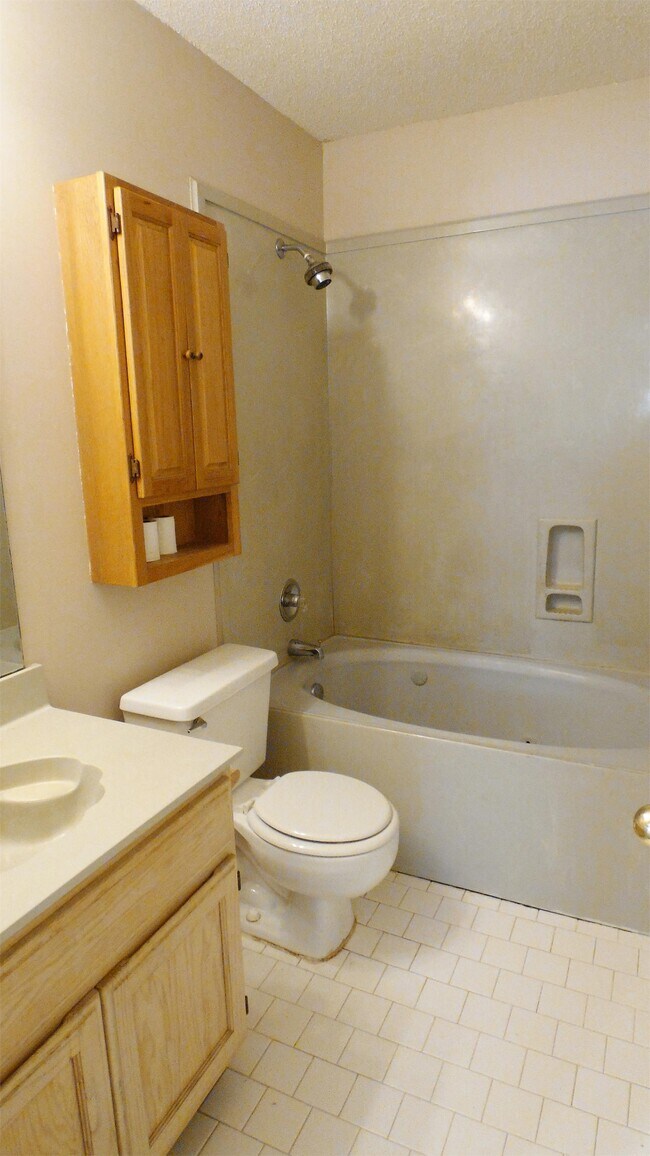 Foto del edificio - 2627 Bay Pointe Cir E
