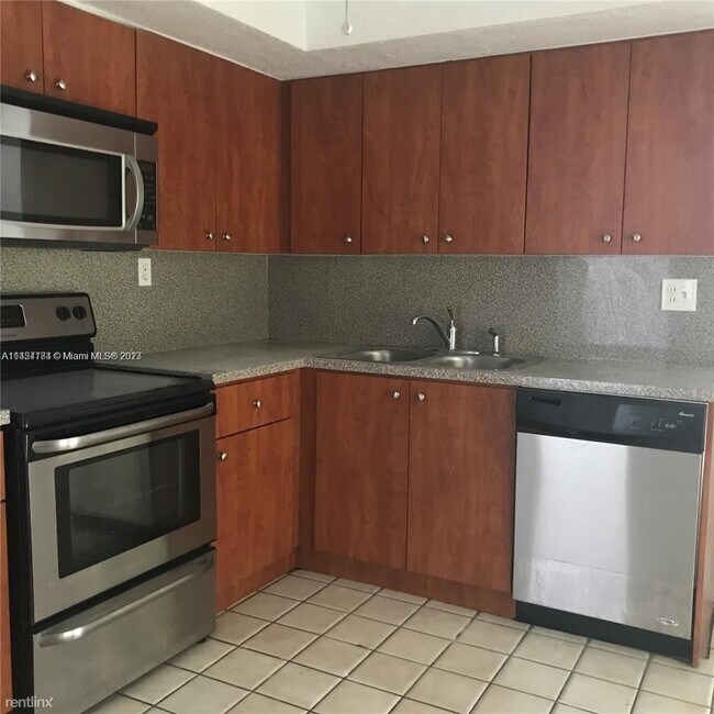 Building Photo - 3 br, 3 bath House - 6482 SW 10th Ct # 6842