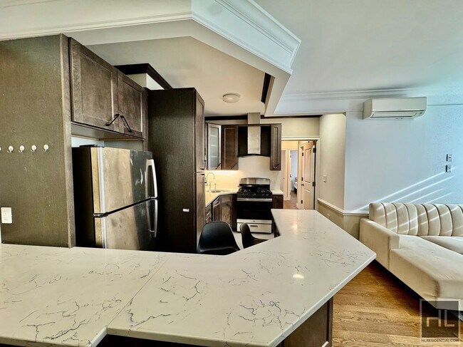 Building Photo - Gorgeous gut renovated 2 bed/2 bath spacious coop for rent.